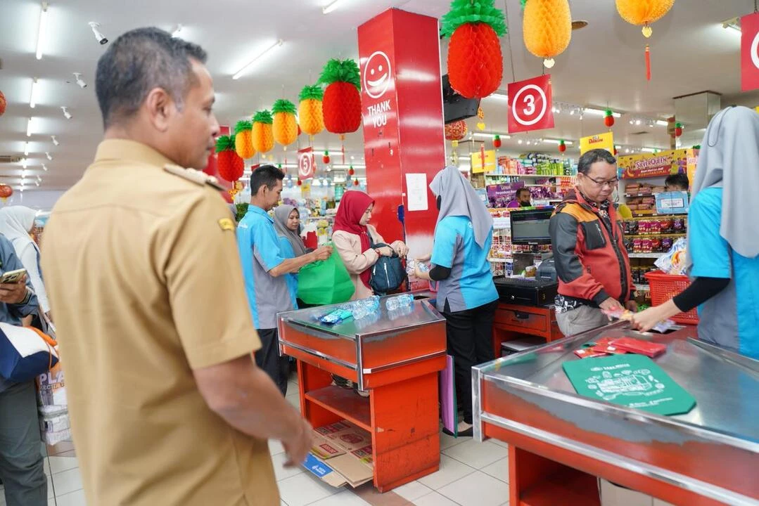 Pemkot Sidak Swalayan Terapkan Larangan Kantong Plastik